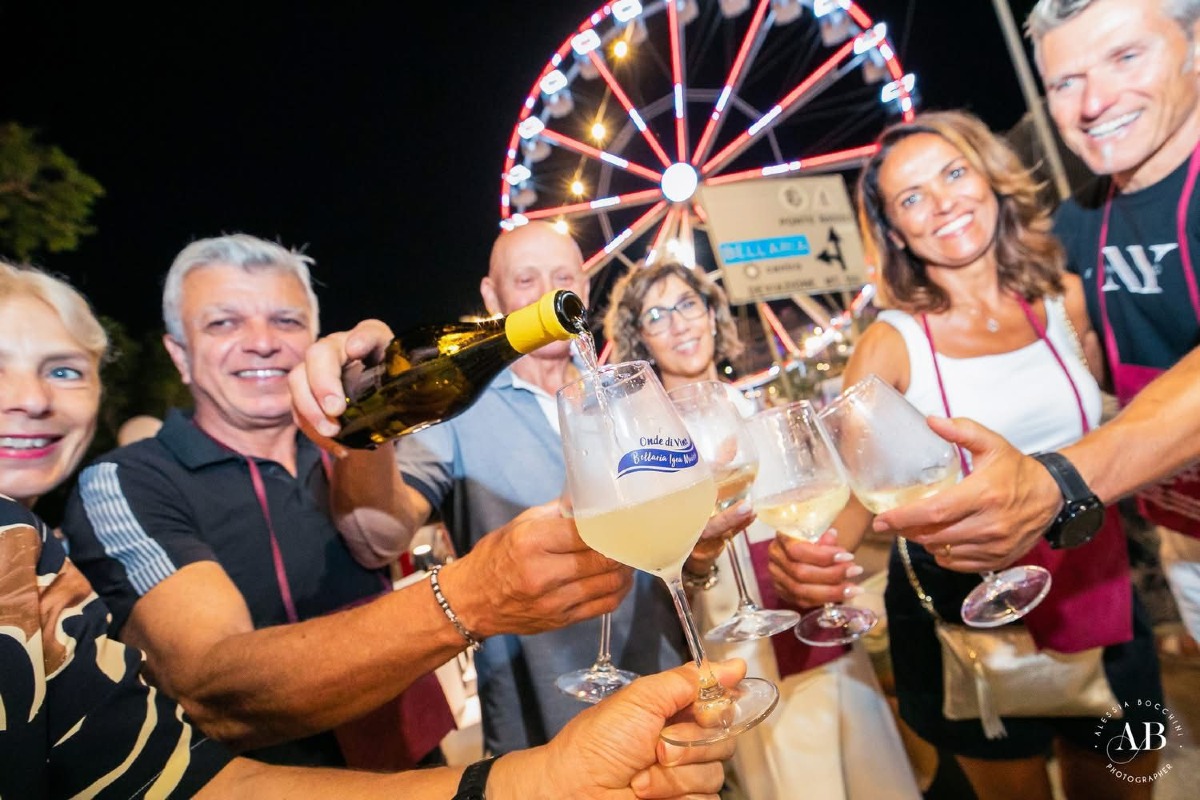 Successo per Onde di Vino: Bellaria brinda con 15mila partecipanti - foto di Alessia Bocchini