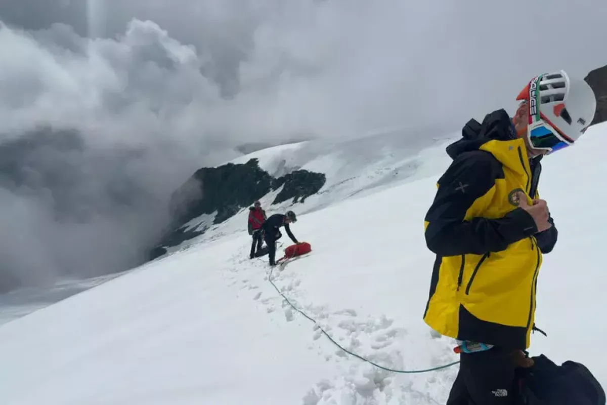 Monte Rosa, salvi due alpinisti dopo una notte a 4.000 metri -  I soccoritori sul Monte Rosa