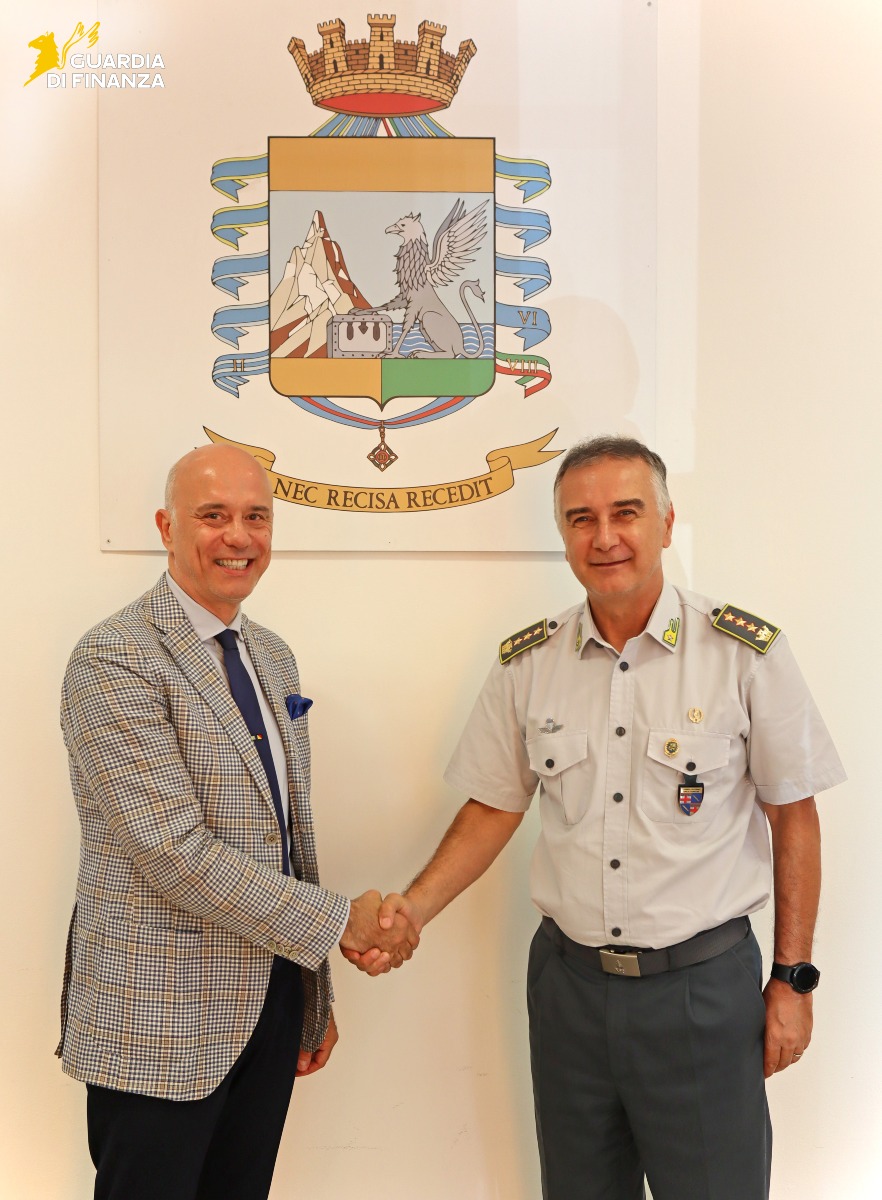 Rimini, confronto tra Guardia di Finanza e Confcommercio: stop a contraffazione e abusivismo -