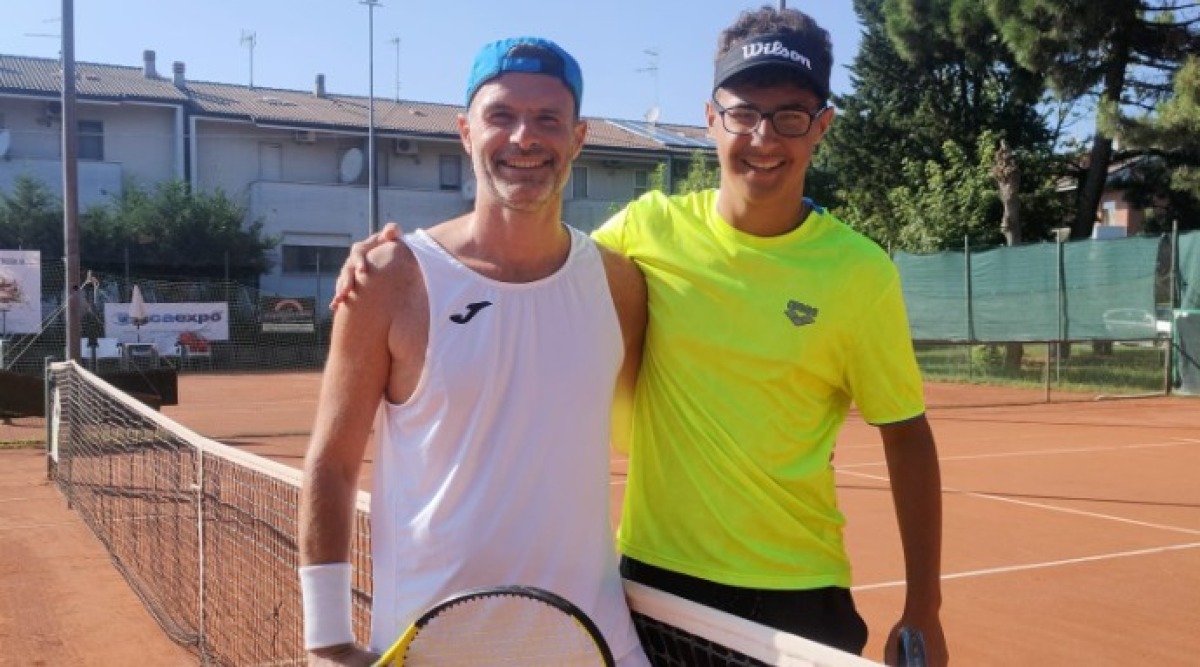 Tennis, trofeo del Gavettone di Igea Marina alle semifinali - Da sinistra Ferrari ed Attanasio
