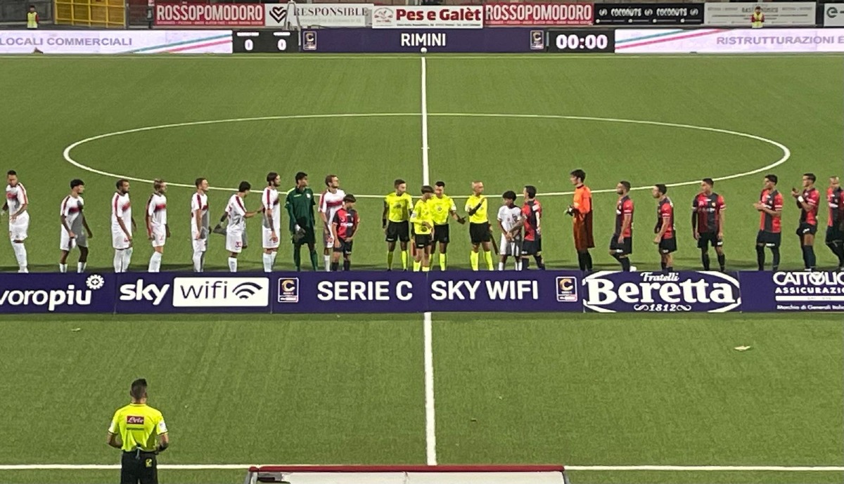 Rimini orgoglioso e sfortunato, passa il Gubbio (0-1). Siniscalchi: "Ora il mercato" - Rimini e Gubbio a inizio gara
