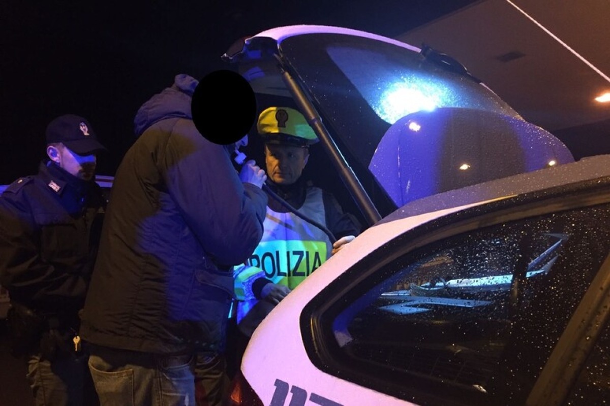 Ubriaco al volante due volte in due giorni: denunciato 25enne a Rimini - Foto Ansa