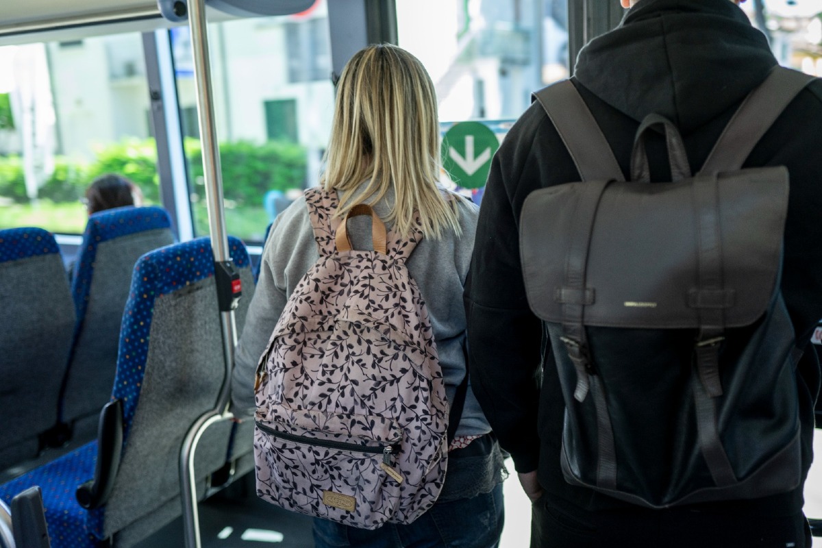Studenti e trasporto pubblico: ecco come ottenere l’abbonamento gratuito o Under 26 - 