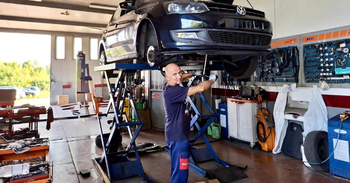 Rimini, c'era una volta il meccanico: "Oggi è davvero difficile trovare artigiani sotto i 40 anni" -