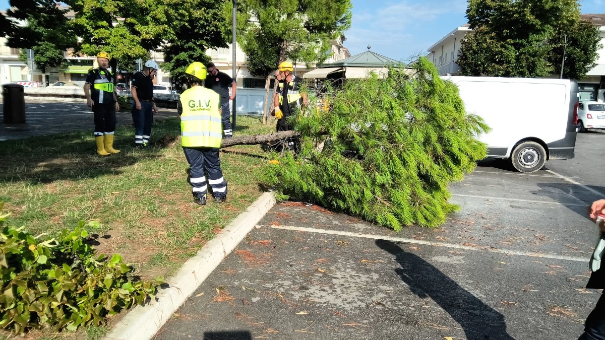 Maltempo in Romagna: i volontari del Gruppo Intercomunale Protezione Civile della Valconca in prima linea -