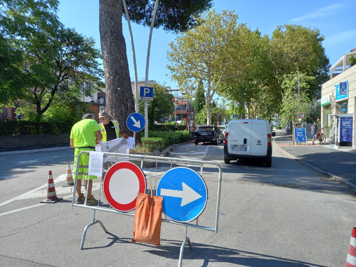 Asfalti e marciapiedi, a Riccione nuovo look per viale Frosinone: per il cantiere cambia la viabilità -
