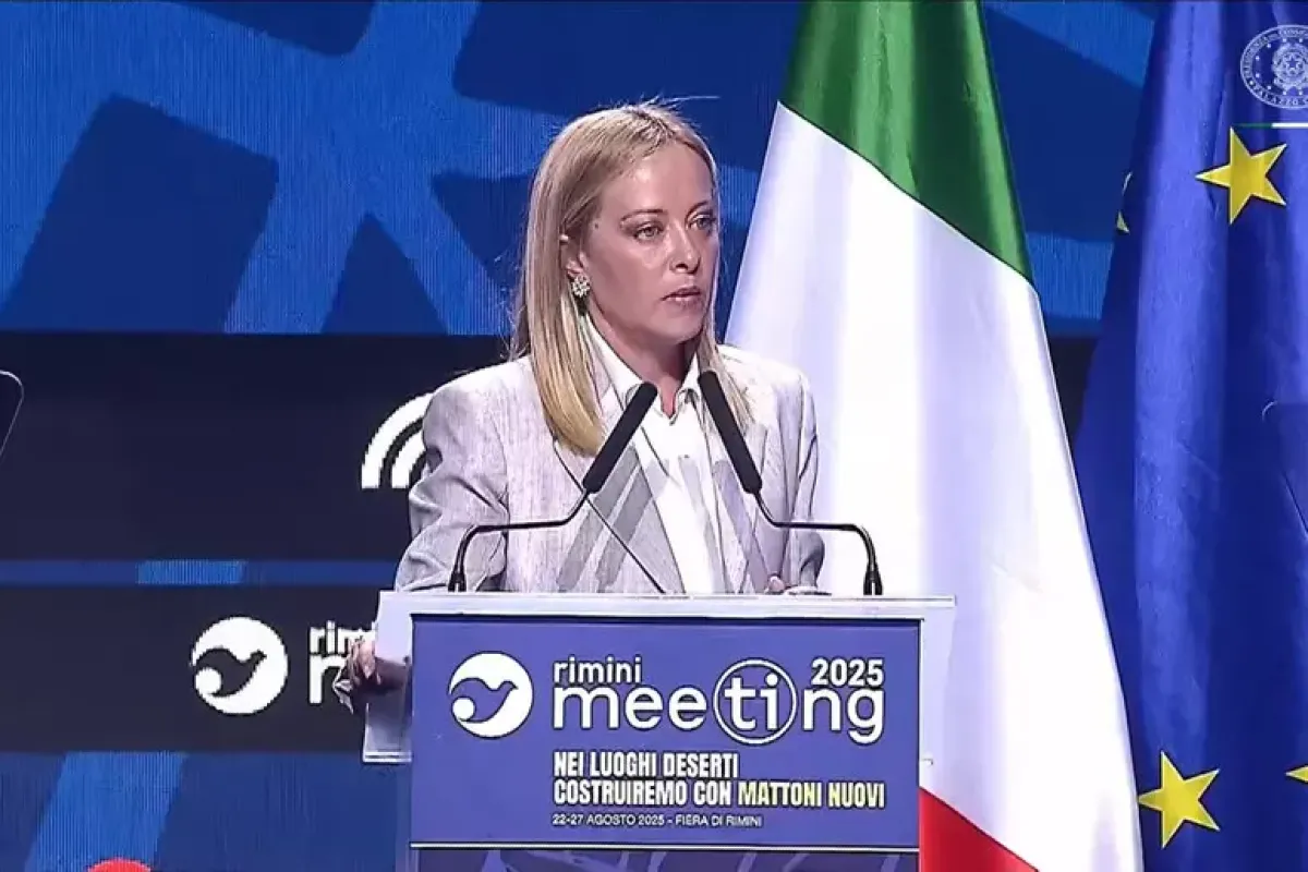 Meloni al Meeting di Rimini: “Piano casa per le famiglie, basta giudici politicizzati” - Un fermo immagine di Giorgia Meloni al Meeting di Rimini
