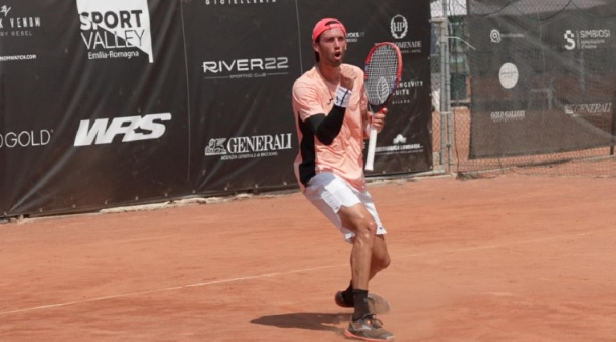 Tennis, Memorial Cavioli: oggi le semifinali dalle ore 17 - Alberto Morolli esulta (foto Tennis Tales)