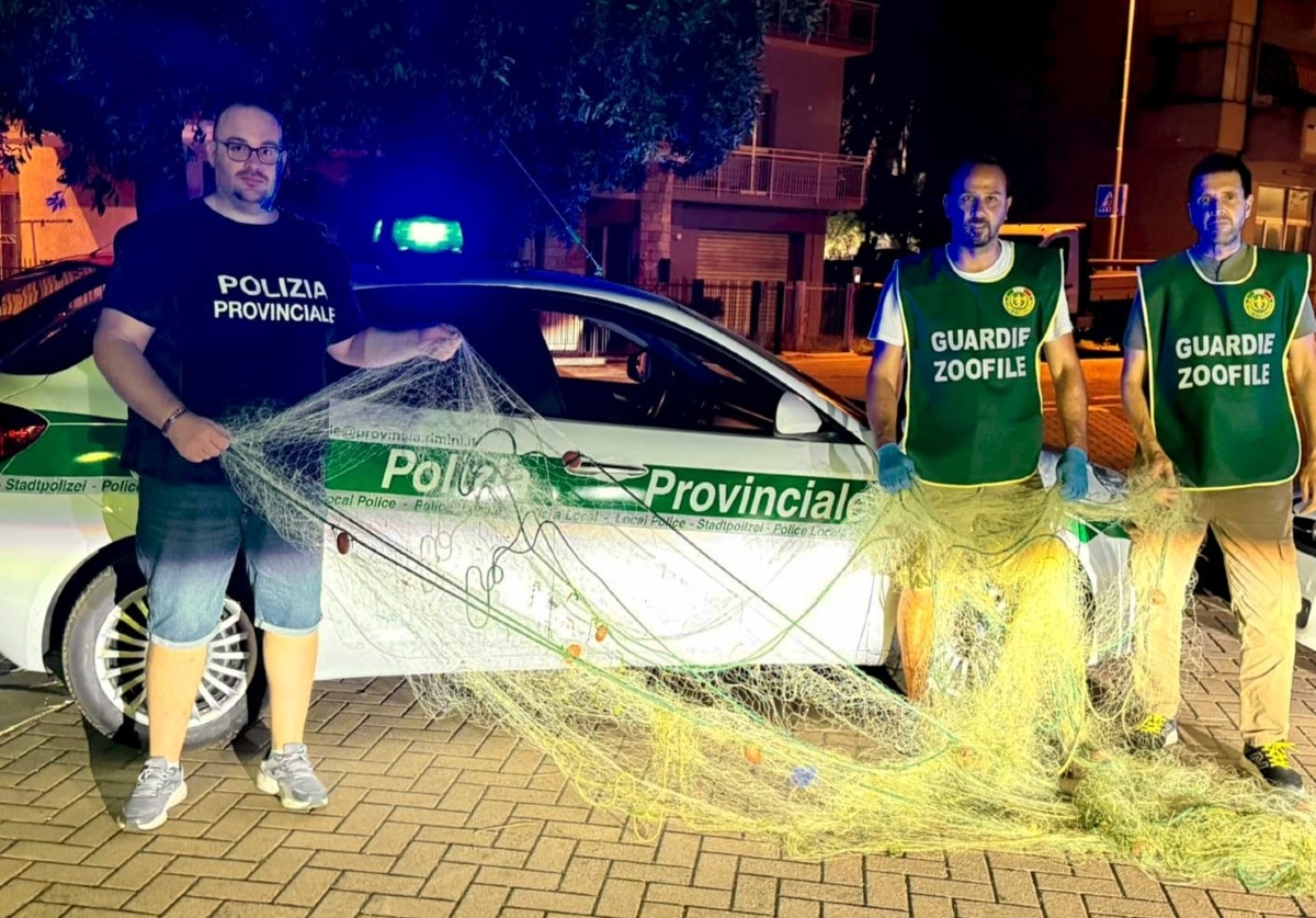 Pesca illegale con una rete da 46 metri alla foce del Deviatore: intervento notturno della Polizia Provinciale di Rimini -