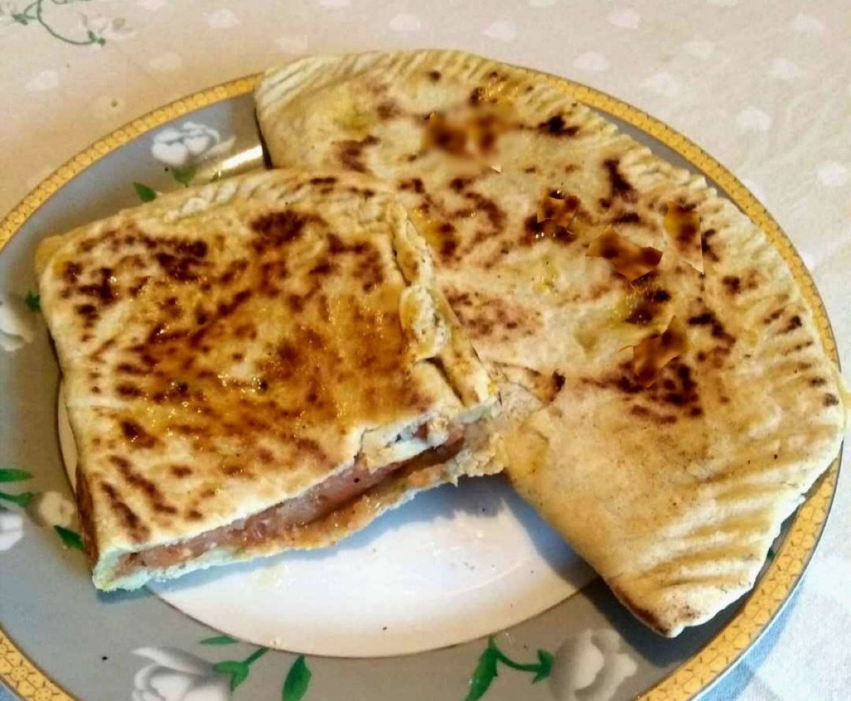 Il “fratello segreto” della piadina che ha conquistato Rimini e nasconde un’origine sorprendente - Foto: Eiminun/Wikipedia