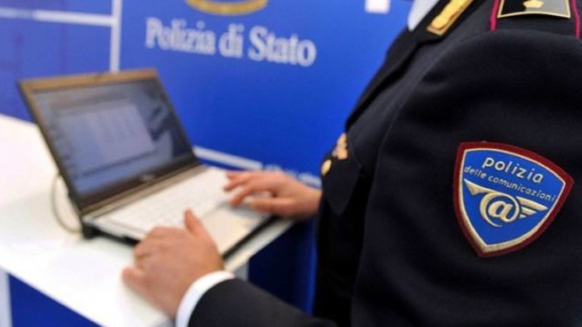 Donne fotografate e messe su forum, avvocata riminese: "Complicate condanne penali" - Polizia Postale indagine PH Repertorio