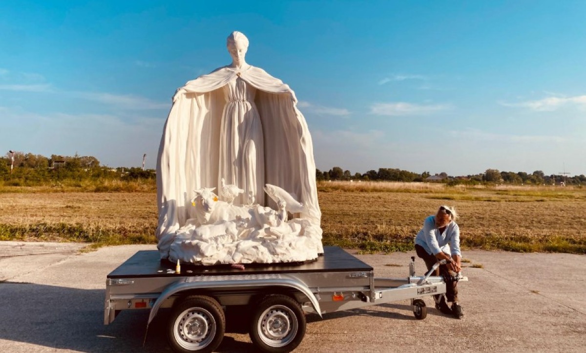 La scultura anti allevamenti intensivi sfila alla Cavallara di Maiolo - Madonna della sana convivenza