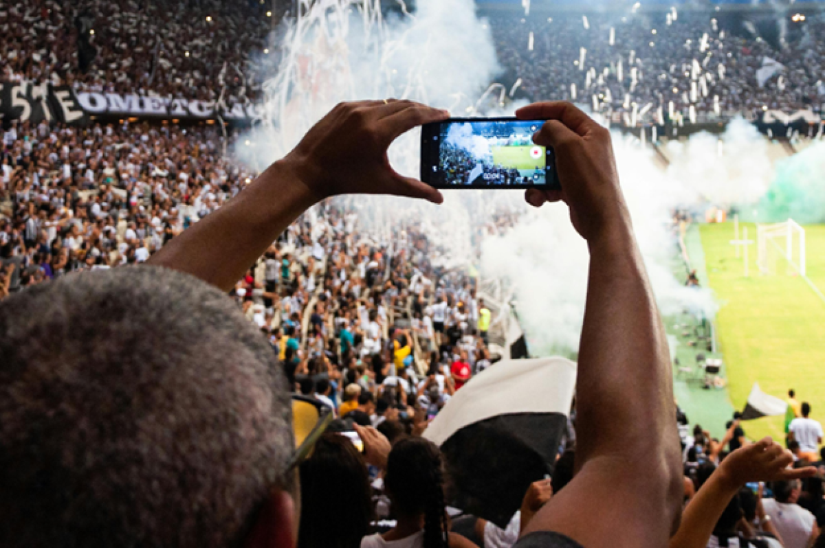 Dallo stadio allo smartphone i tifosi trovano nuovi modi per vivere il calcio a Rimini -