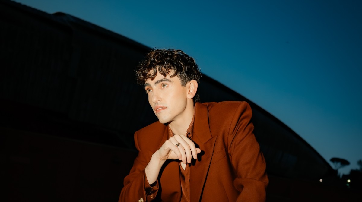 Michele Bravi si esibirà all'Arena Francesca da Rimini per l'ultimo concerto del RIM -