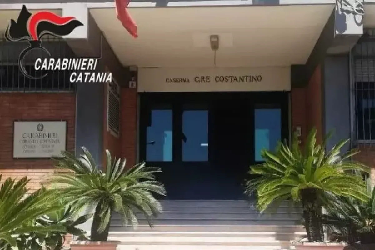 Fiammata nella caserma dei carabinieri di Acireale -