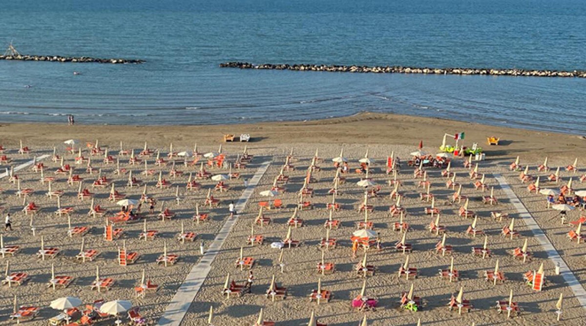 Rimini, stagione balneare più lunga: Ridolfi propone nuove date. Mare Libero interviene -