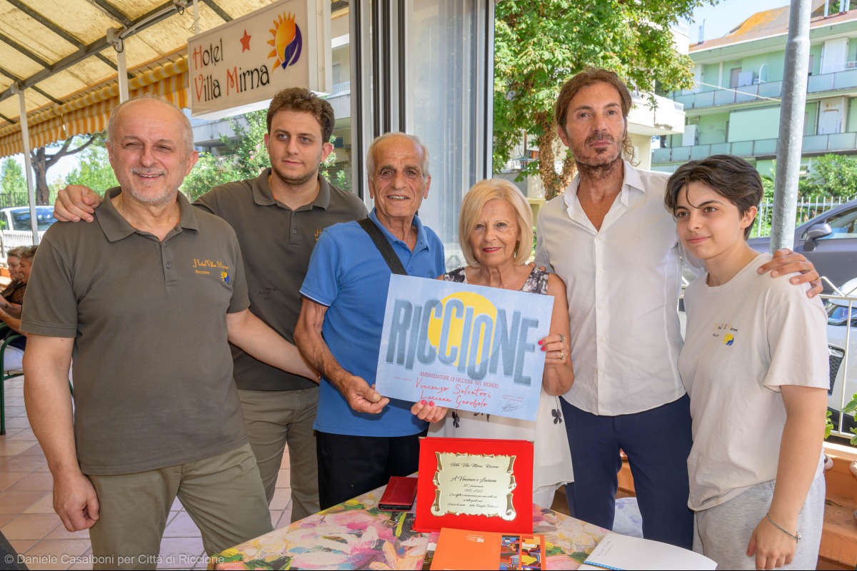 Da Roma in vacanza a Riccione da 50 anni: la storia di Vincenzo e Luciana -