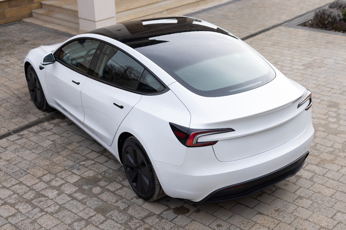 Tesla propone un maxi-compenso fino a 1.000 miliardi per Elon Musk -