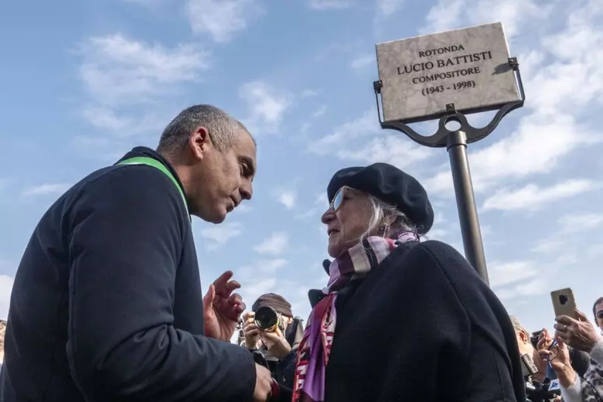 Rimini: nuova targa per Lucio Battisti dopo gli atti vandalici - Foto Ansa