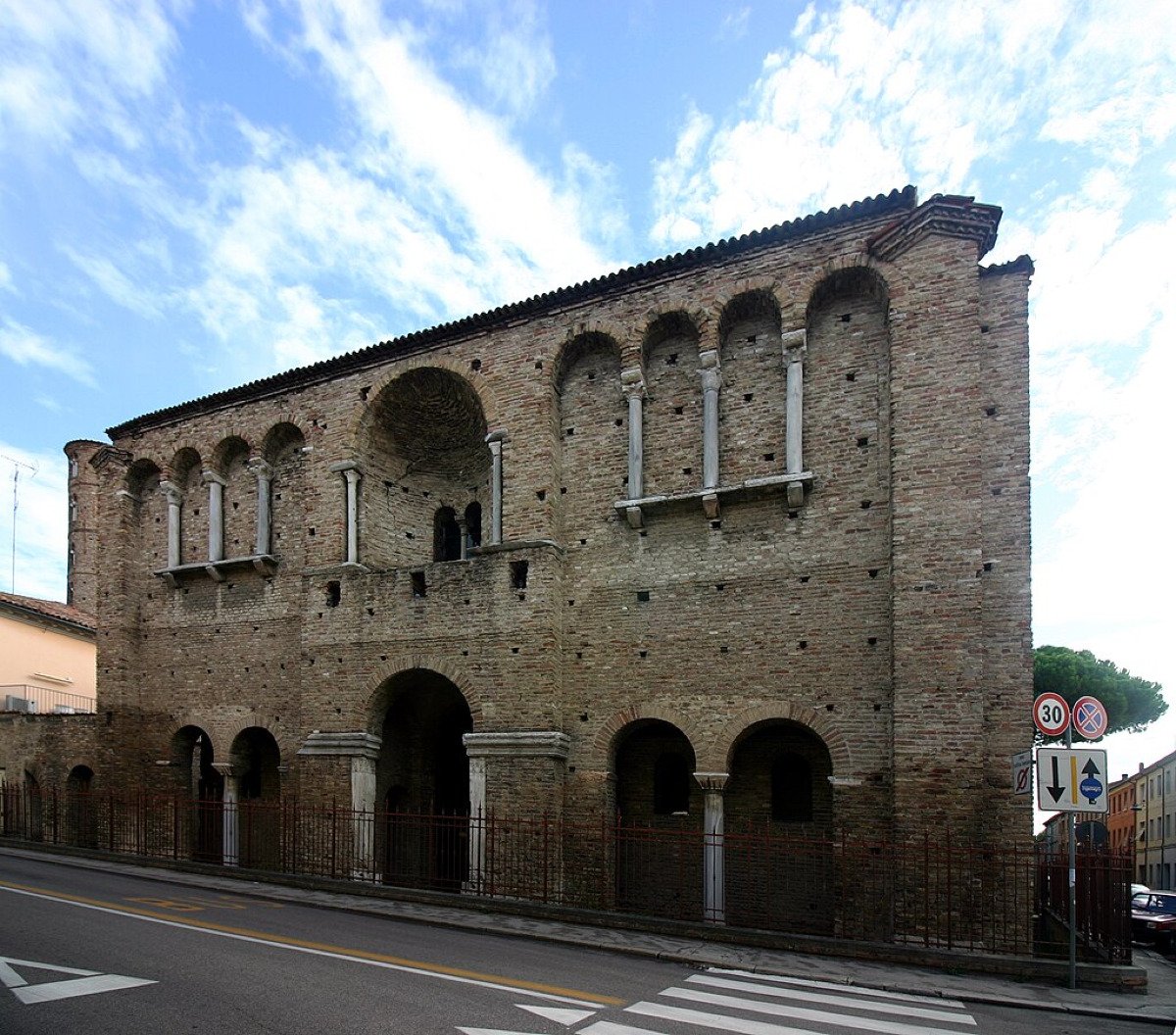 Uno dei luoghi più misteriosi e affascinanti dell’Emilia Romagna: il palazzo che nasconde leggende incredibili - Foto: José Luiz Bernardes Ribeiro/Wikipedia