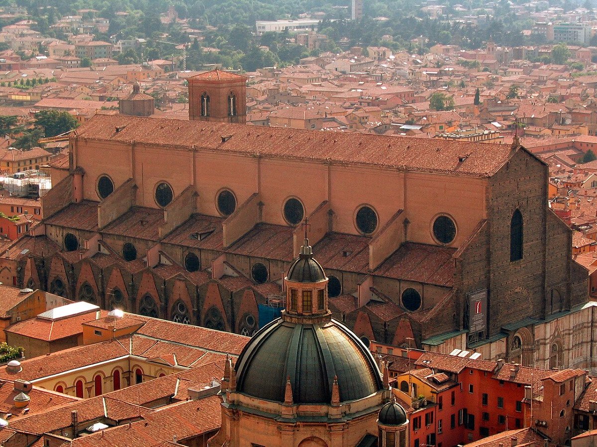 Un sogno grandioso nato dal popolo di Bologna: la chiesa incompiuta che sfidò il Papa - Foto: ZeWrestler/Wikipedia