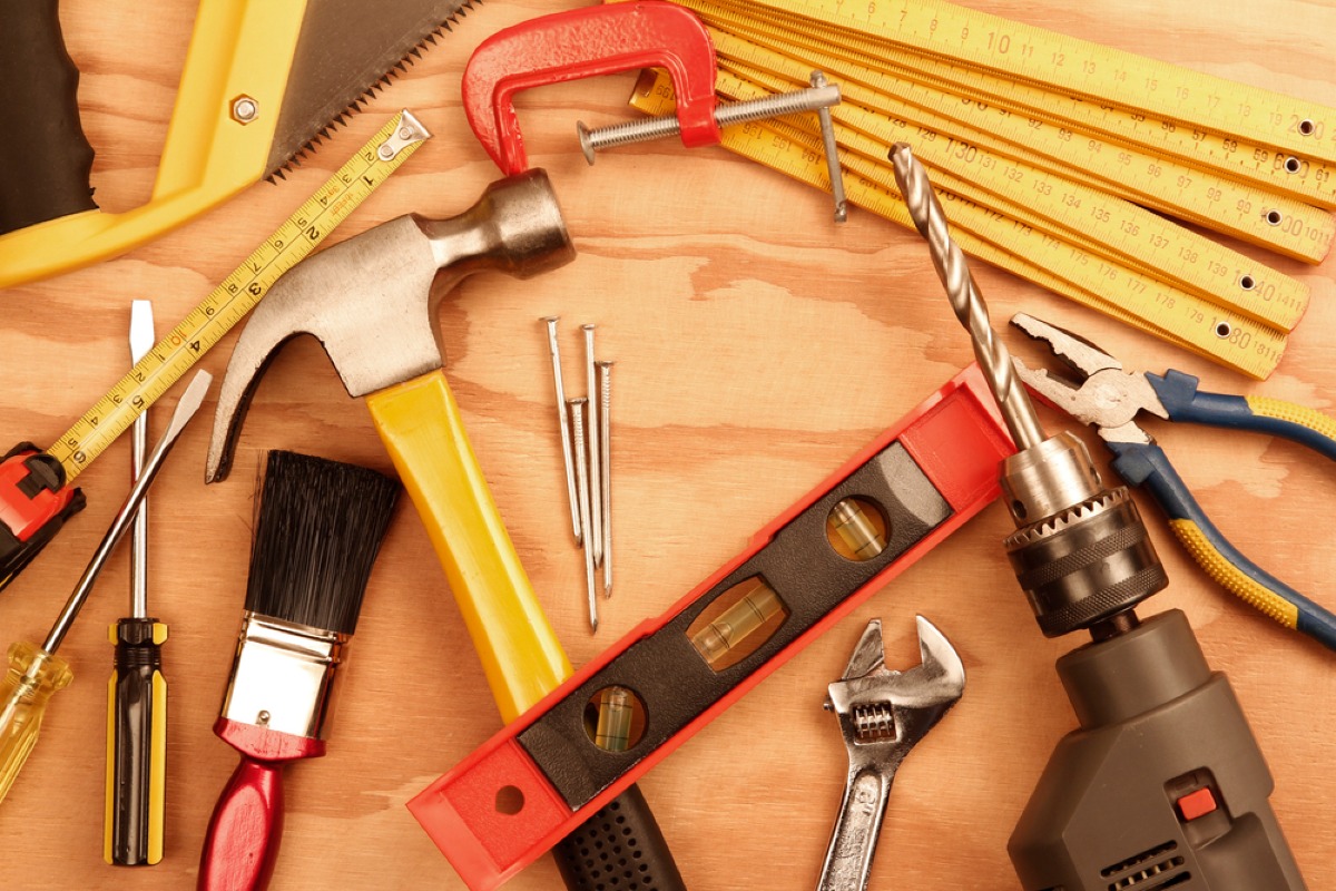 5 utensili da lavoro che non devono mai mancare nella cassetta degli attrezzi -