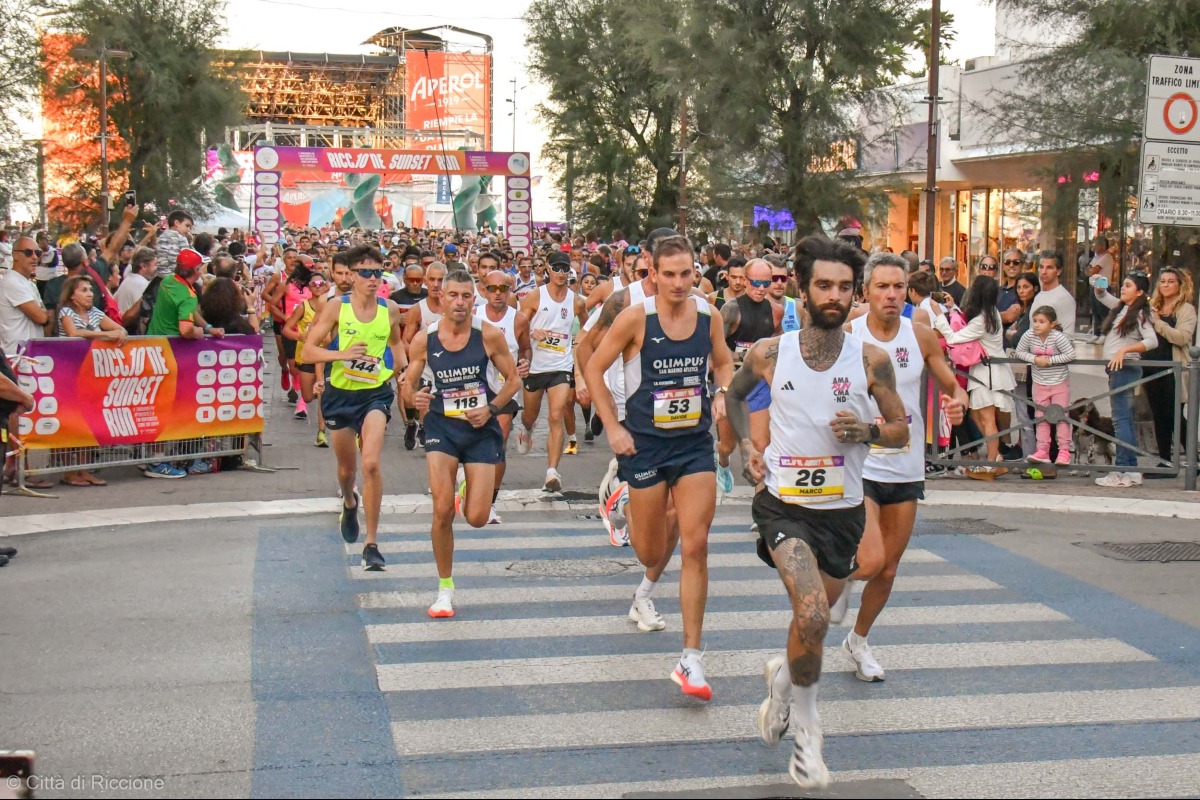 Riccione corre al tramonto: sport e solidarietà protagonisti della Sunset Run -
