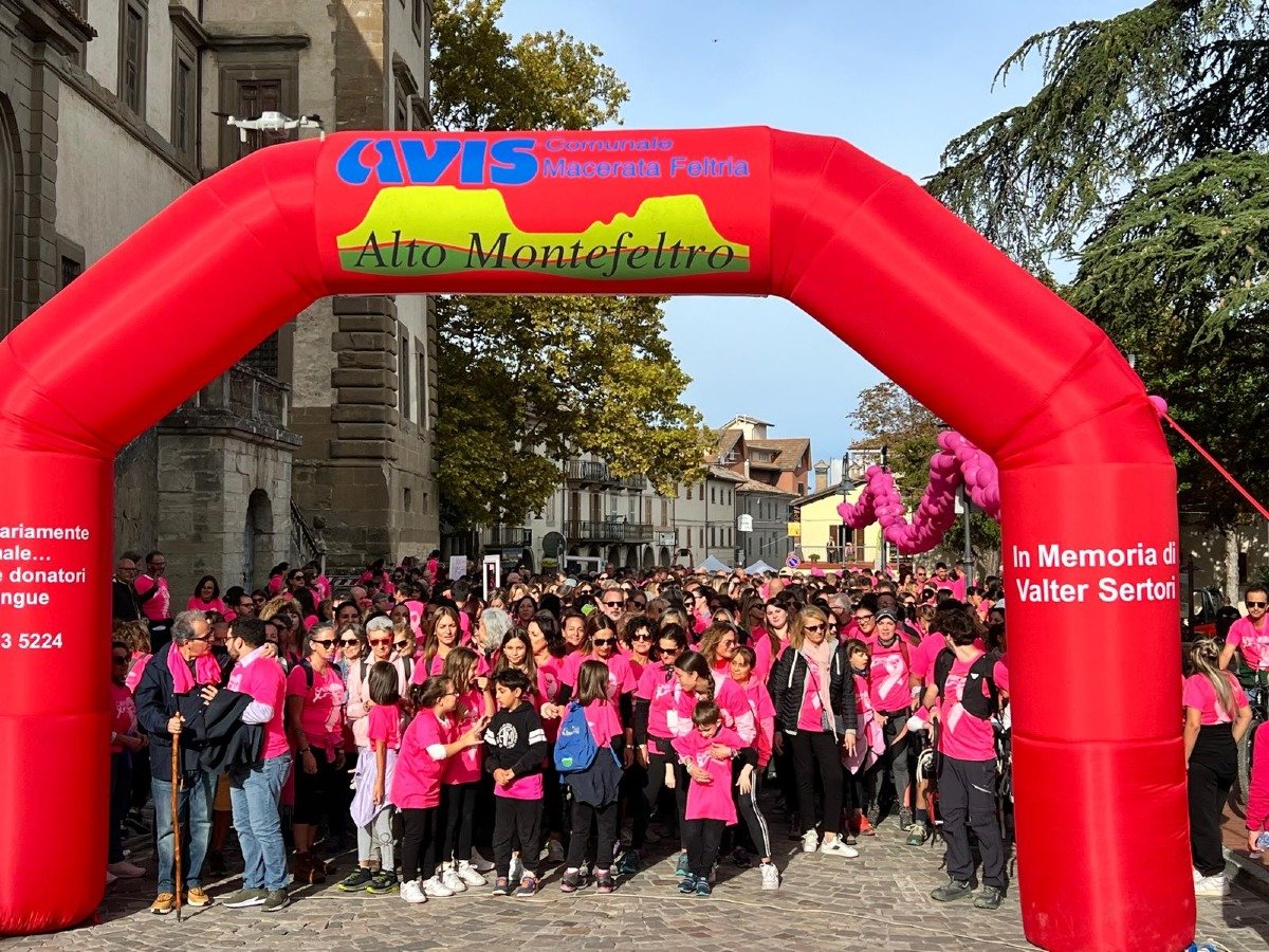 Carpegna si colora di rosa: torna la camminata solidale per la prevenzione del tumore al seno -