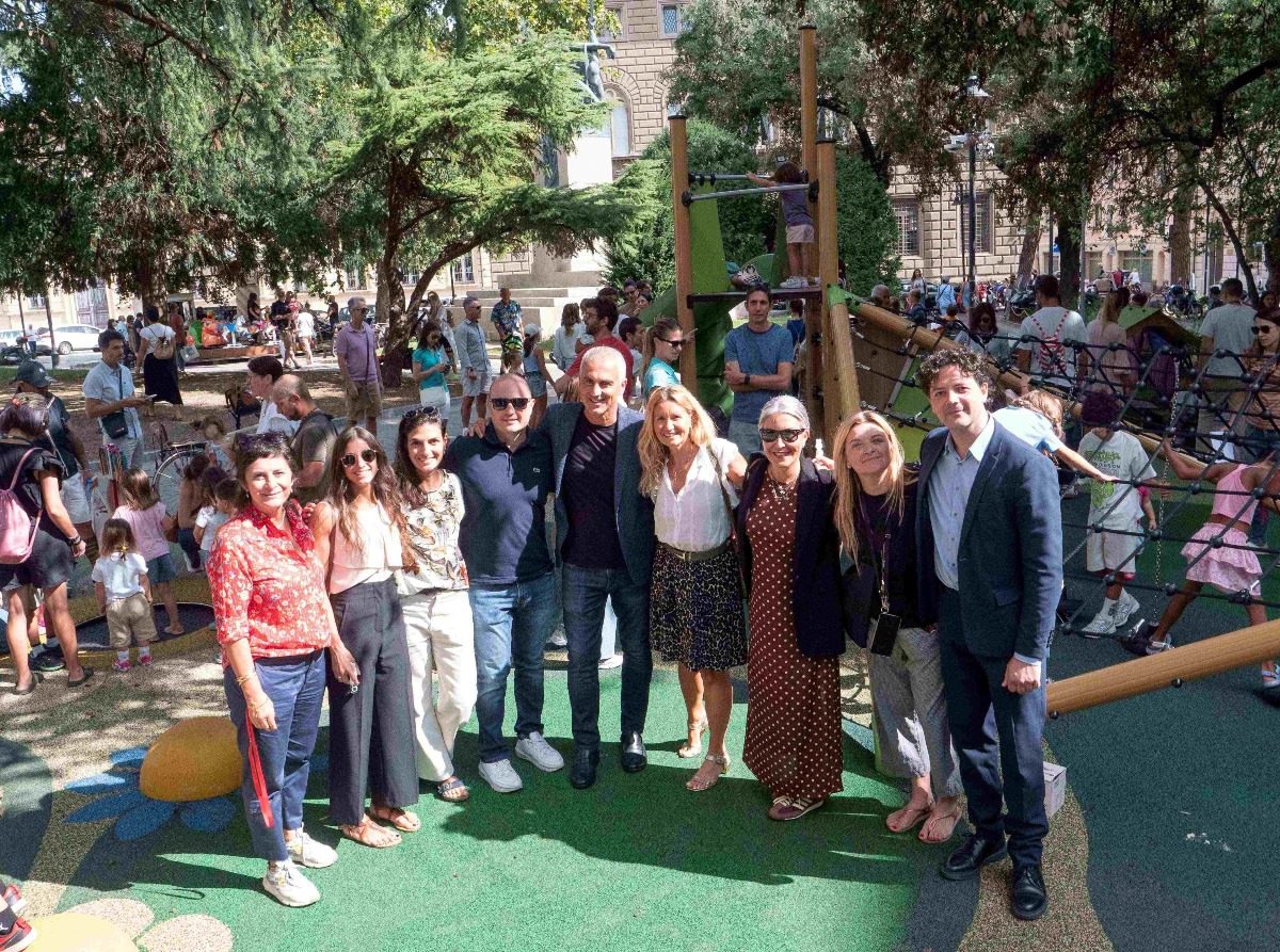 Rimini riapre la nuova area giochi di piazza Ferrari: più grande, sicura e inclusiva - 