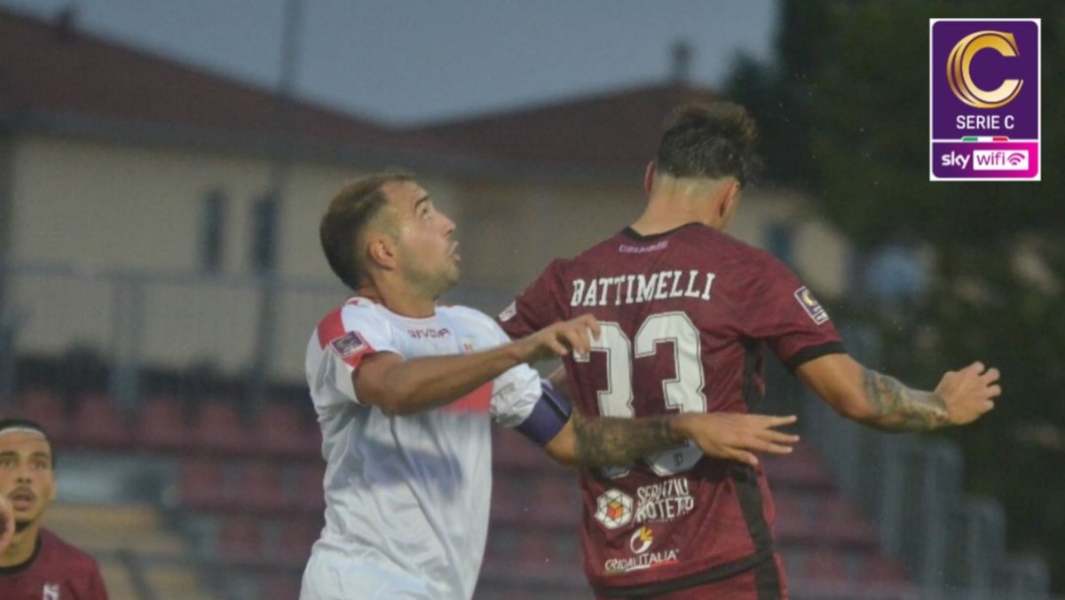 Rimini Calcio, l'impegno c'è ma il Pontedera vince 2-1: prima sconfitta in trasferta - Bellodi in azione