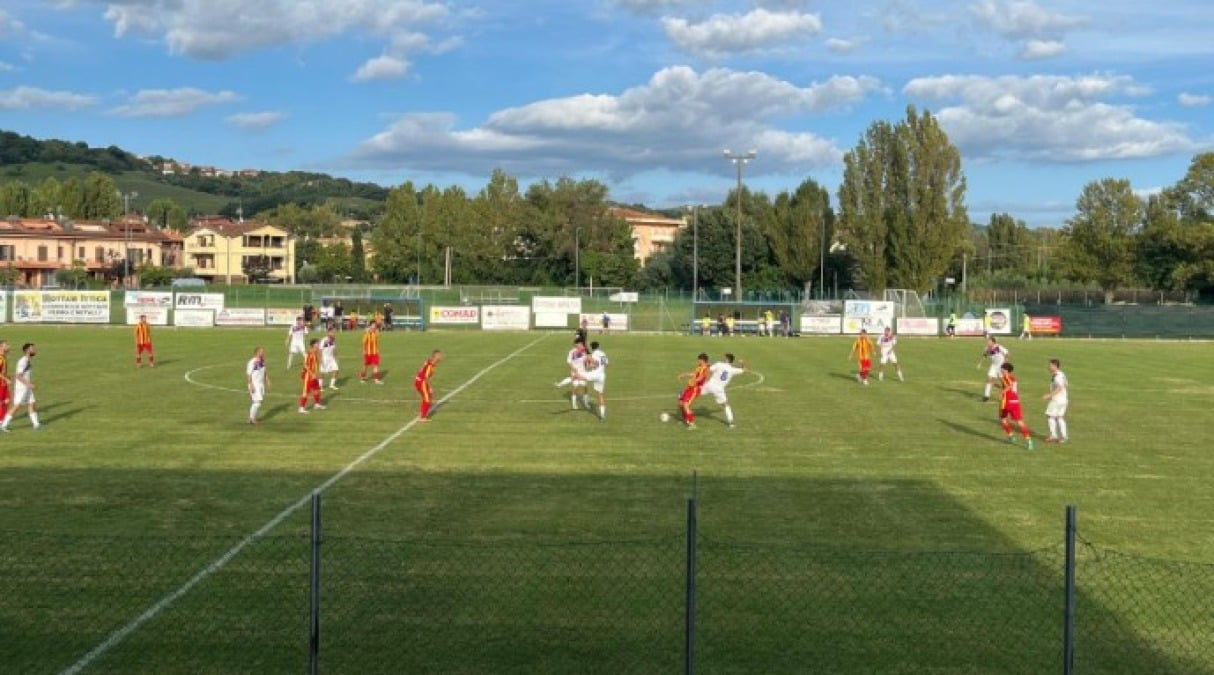 Calcio Promozione, Gabicce Gradara ko al Magi: passa il Vismara (1-2) - Un'azione del match