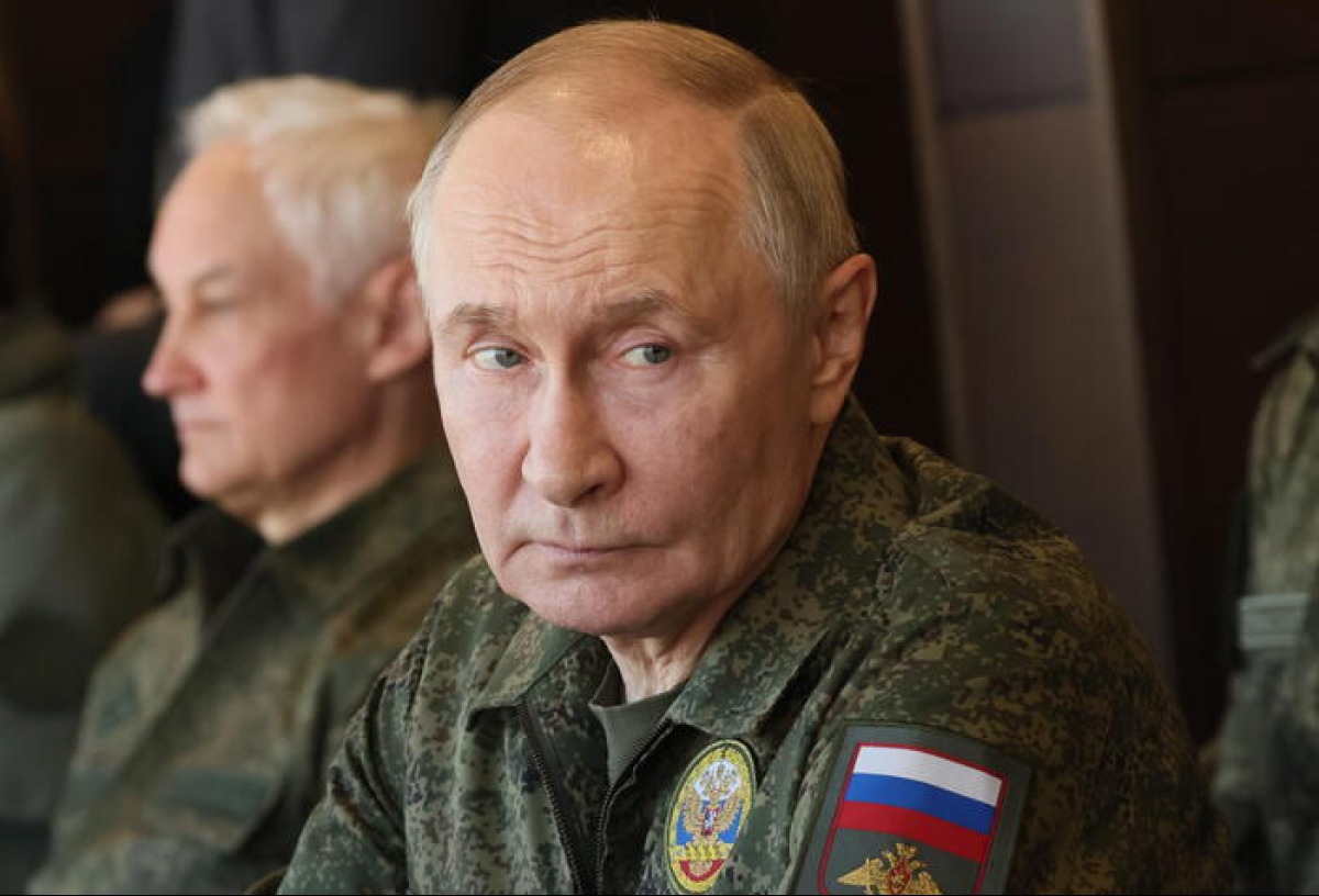 Putin in divisa alle esercitazioni con Minsk - © Ansa