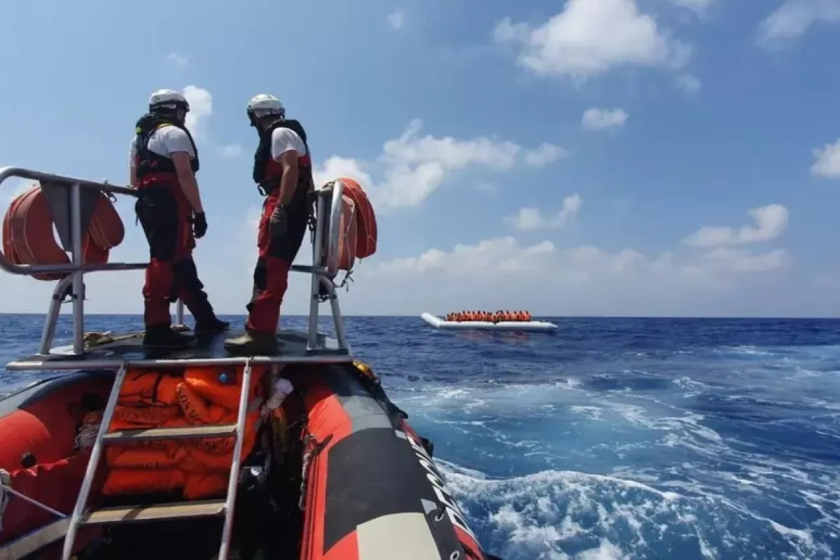 Barca a fuoco al largo della Libia, 50 rifugiati morti - © Ansa