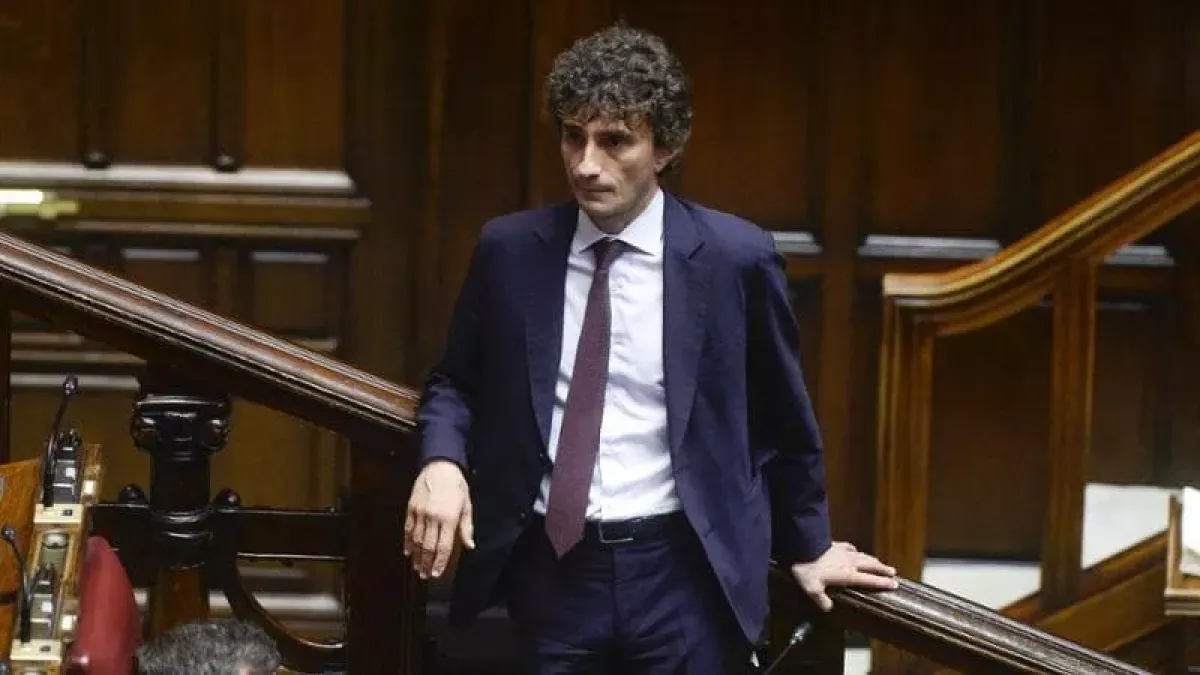 FdI chiede di commemorare Charlie Kirk alla Camera: scontro politico in Aula e nelle Marche - Bignami © Ansa