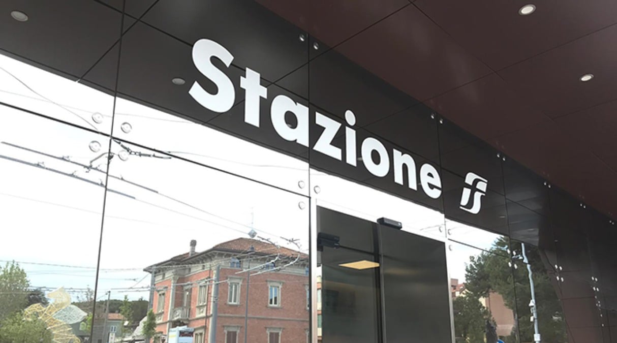 Rimini-Pesaro, studenti costretti ad attese infinite: nasce una petizione per un treno alle 14 -
