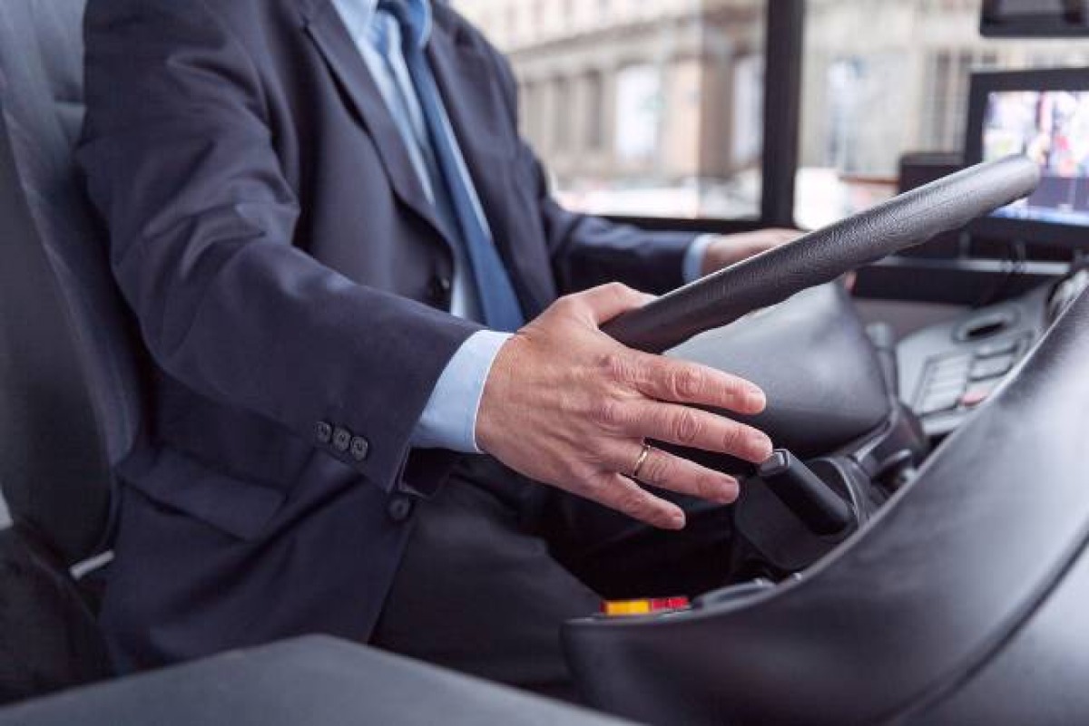 "Carenza autisti? Governo potenzi le risorse per il trasporto pubblico": Start Romagna replica a Erbetta - Autista di autobus REPERTORIO