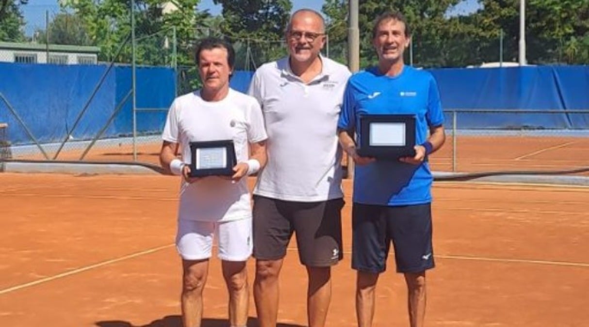 Tennis, torneo Veterani al Ct Cicconetti: i vincitori - La premiazione del tabellone Over 55