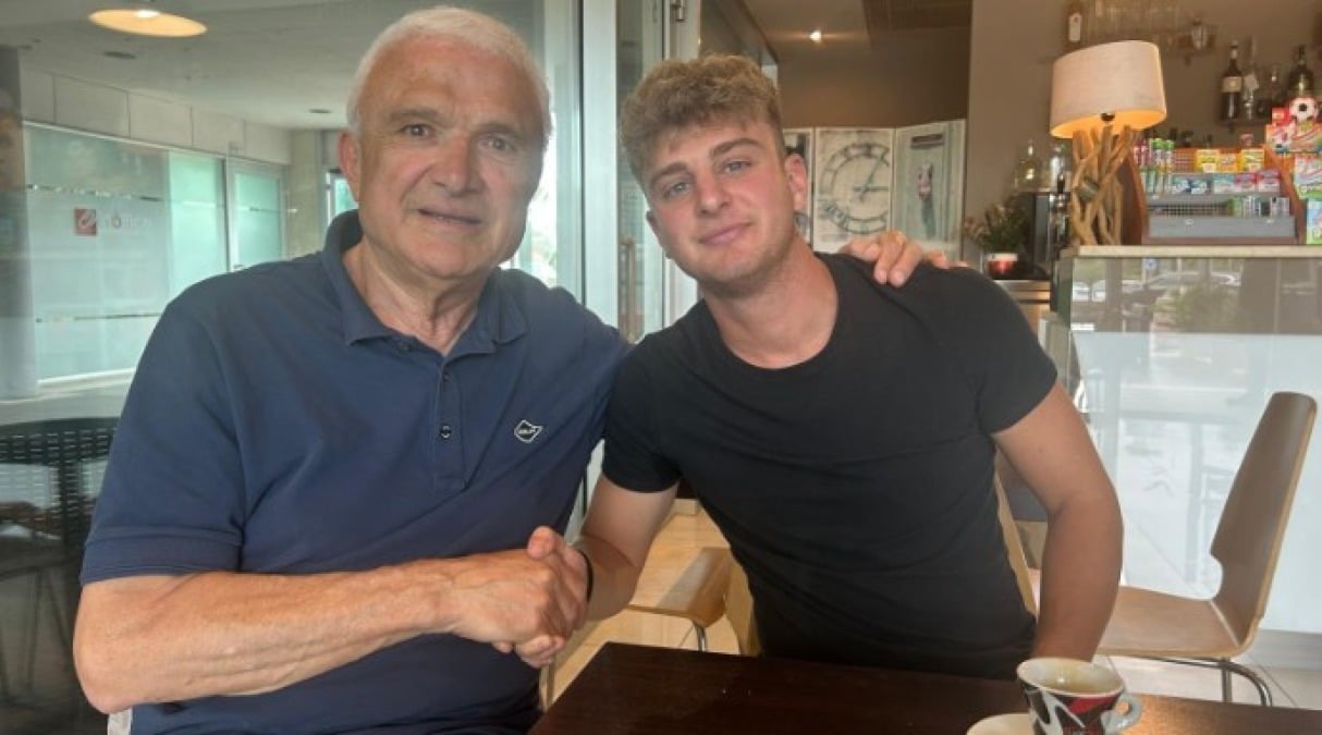 Calcio Eccellenza, manita Sampierana: Mesola al tappeto (5-3) - Carlini assieme al presidente Melini