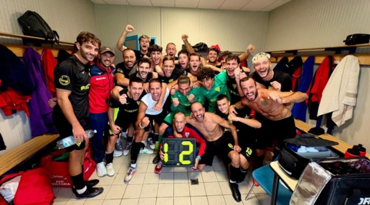 Calcio Prima, il Victoria passa sul campo del San Vittore 2-1 - Il Victoria esulta