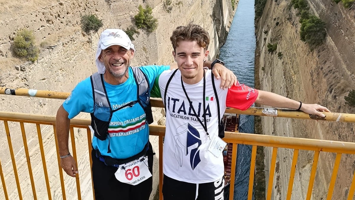 Spartathlon, 246 km tra caldo, pioggia e vesciche: il riminese Jeky non si arrende - Giacomo Alessi con il figlio