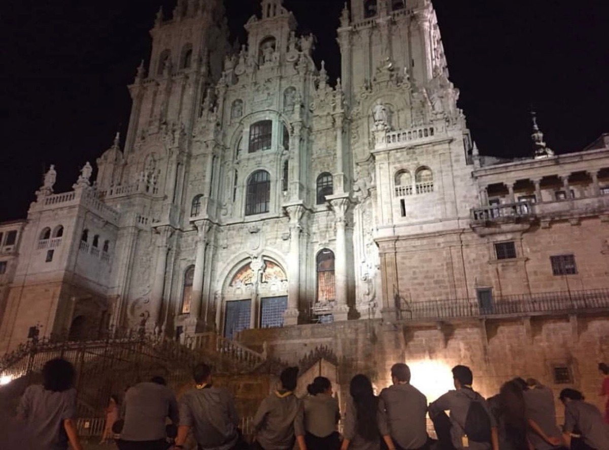 Foto degli scout in visita a Santiago di Compostela