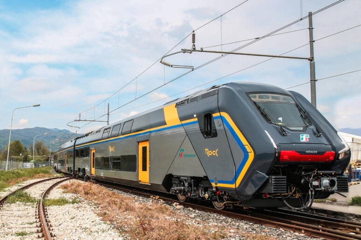 Treni, la protesta di uno studente pendolare: “Orari impossibili e disservizi continui sulla tratta Bologna–Rimini” - foto Ansa