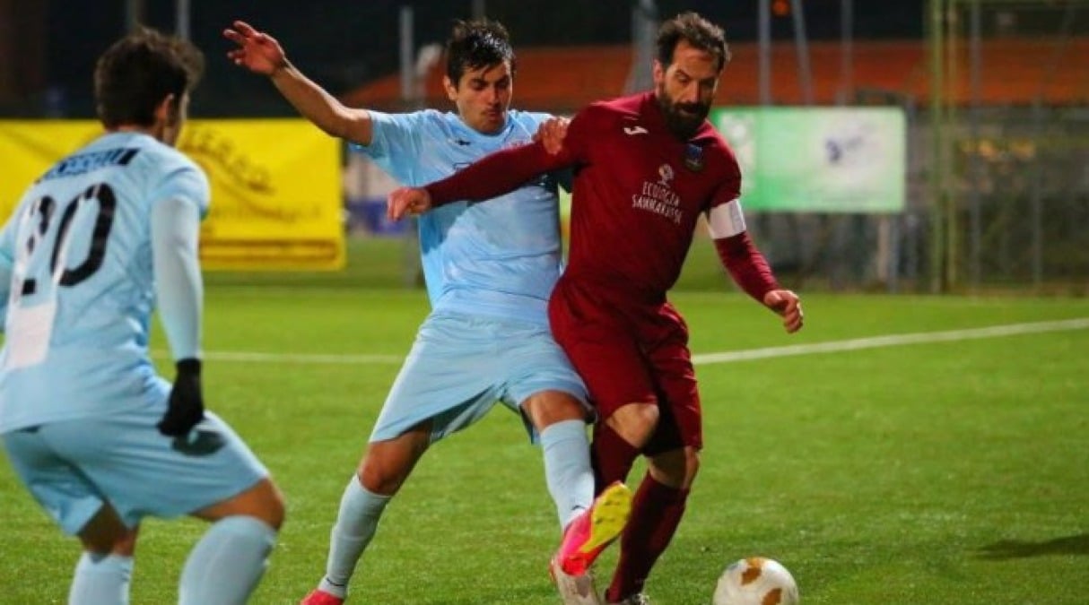 Calcio RSM, la Libertas ed il veterano Morelli: insieme da 14 stagioni - Gianluca Morelli in azione