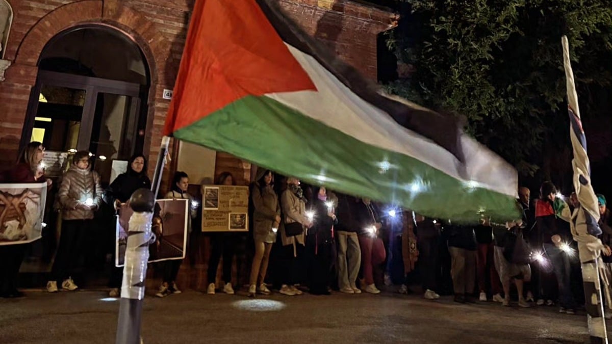 Rimini in piazza per Gaza: studenti e lavoratori bloccano la stazione - Foto da facebook