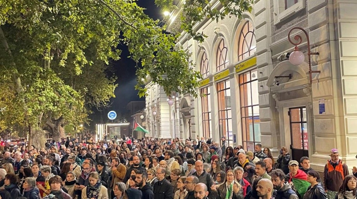 Italia nel caos per Gaza: sciopero generale blocca porti e autostrade - La stazione di Rimini