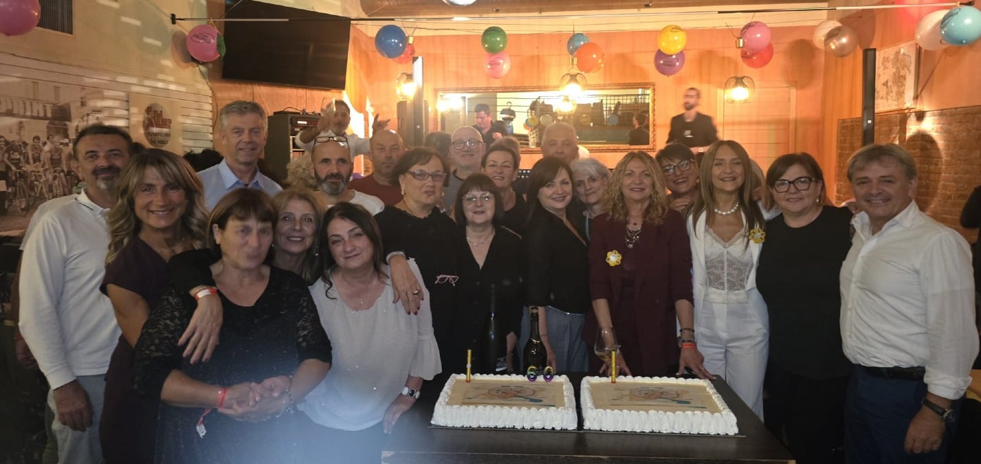 Novafeltria, i 60enni riuniti per festeggiare: c'è chi ha ritrovato gli amici di scuola dopo oltre 40 anni - 