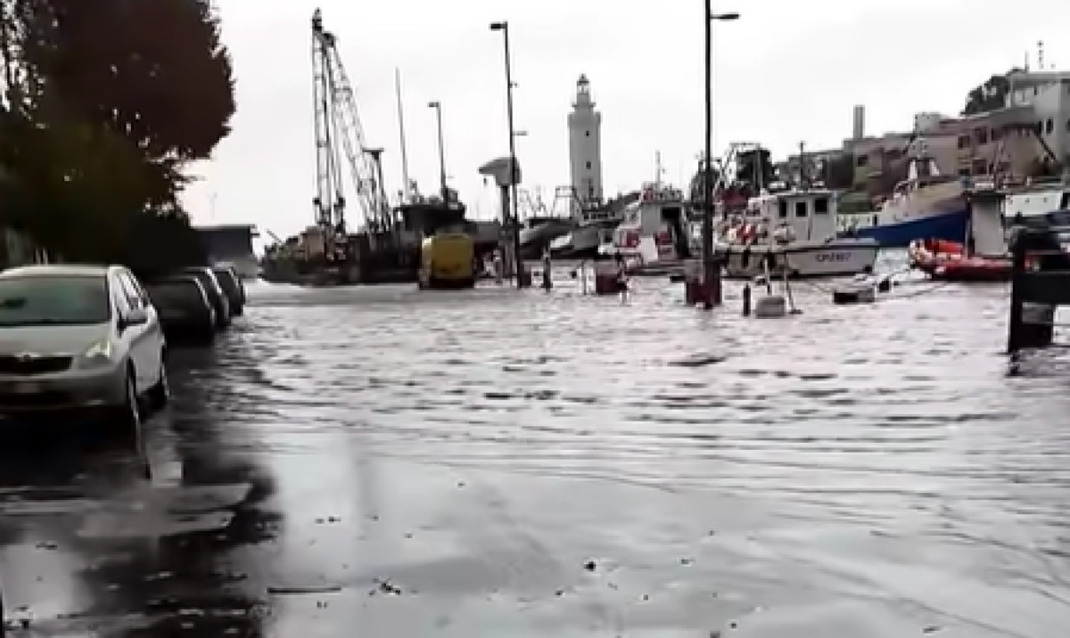 Maltempo a Rimini: porto, darsena e spiagge allagati - Foto da Facebook