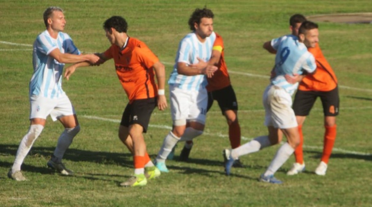 Calcio Eccellenza, Russi travolgente sul Faenza (3-0) - Una fase di gioco