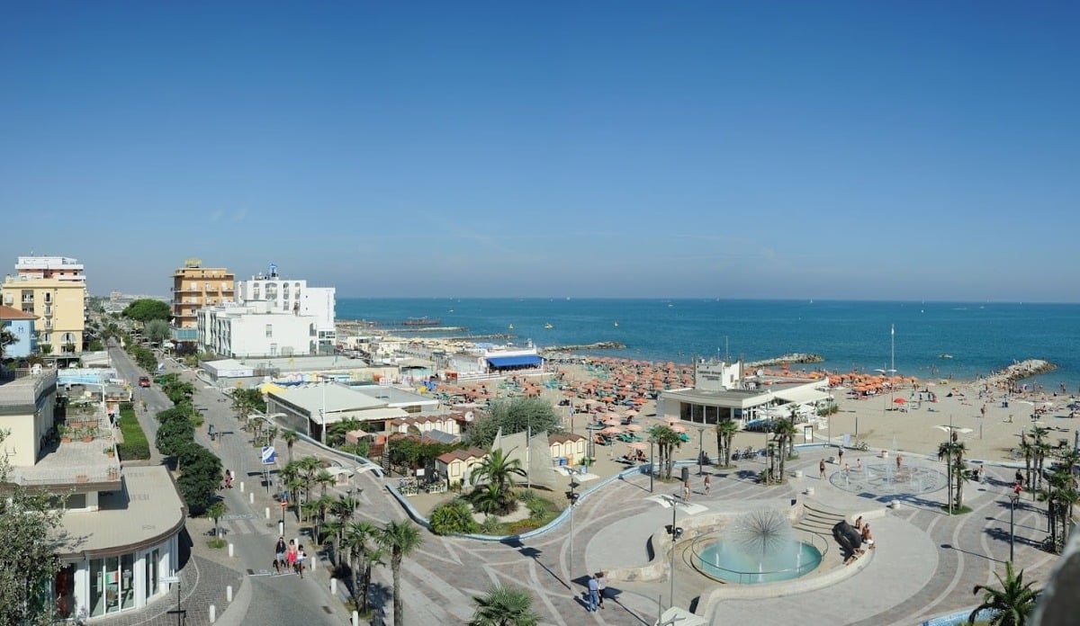 Dati turistici, Legacoop: "Numeri mettono ordine, caro ombrelloni svuota spiagge è bufala" - Spiaggia di Misano
