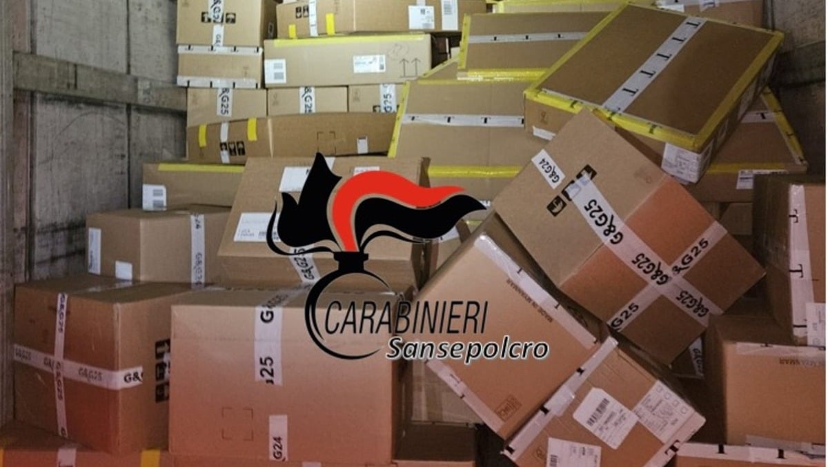 Tir carico di merce “deviato” verso altra meta: autista nei guai, azienda riminese truffata - 